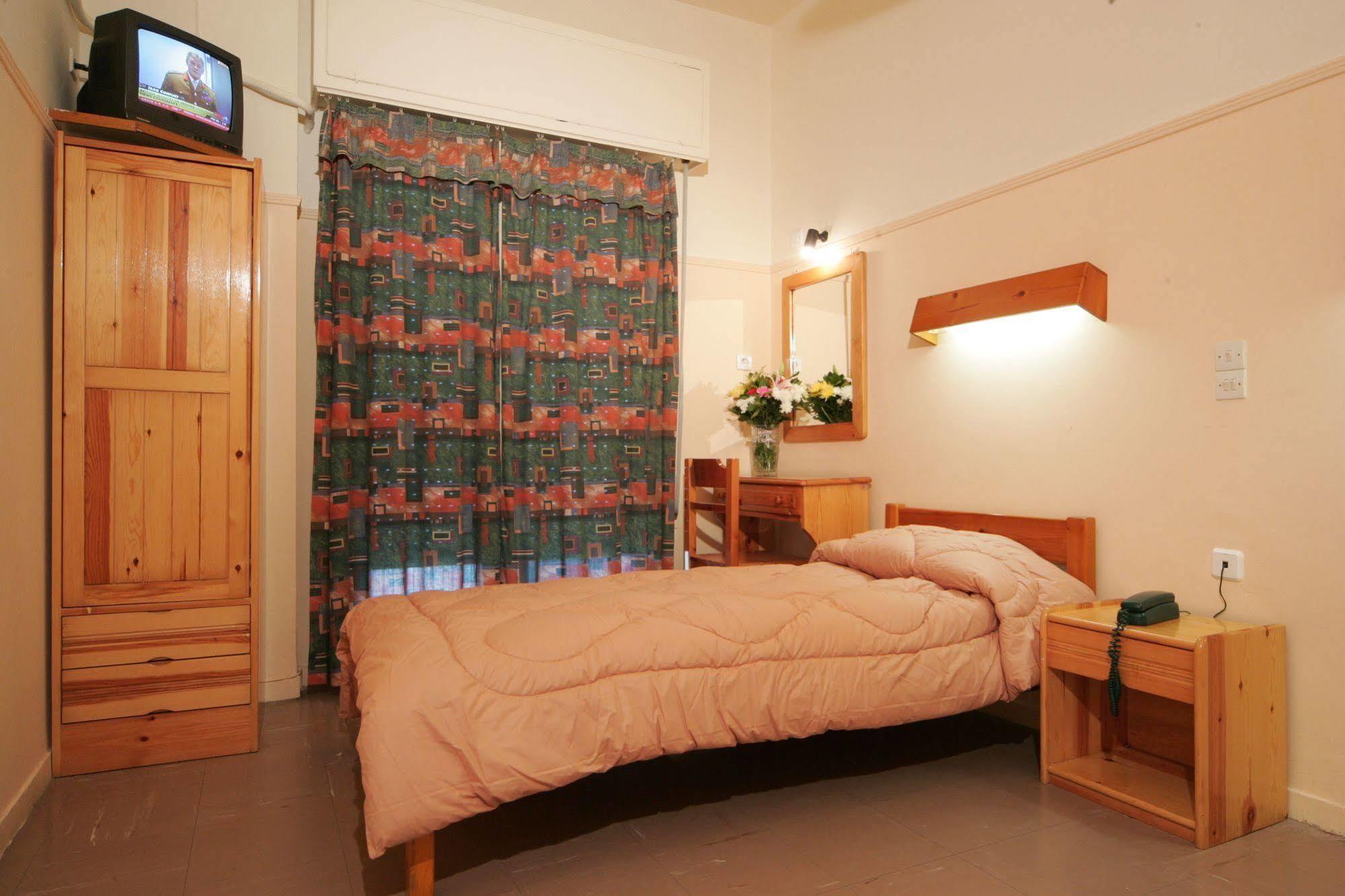 Alma Hotel Athene Buitenkant foto